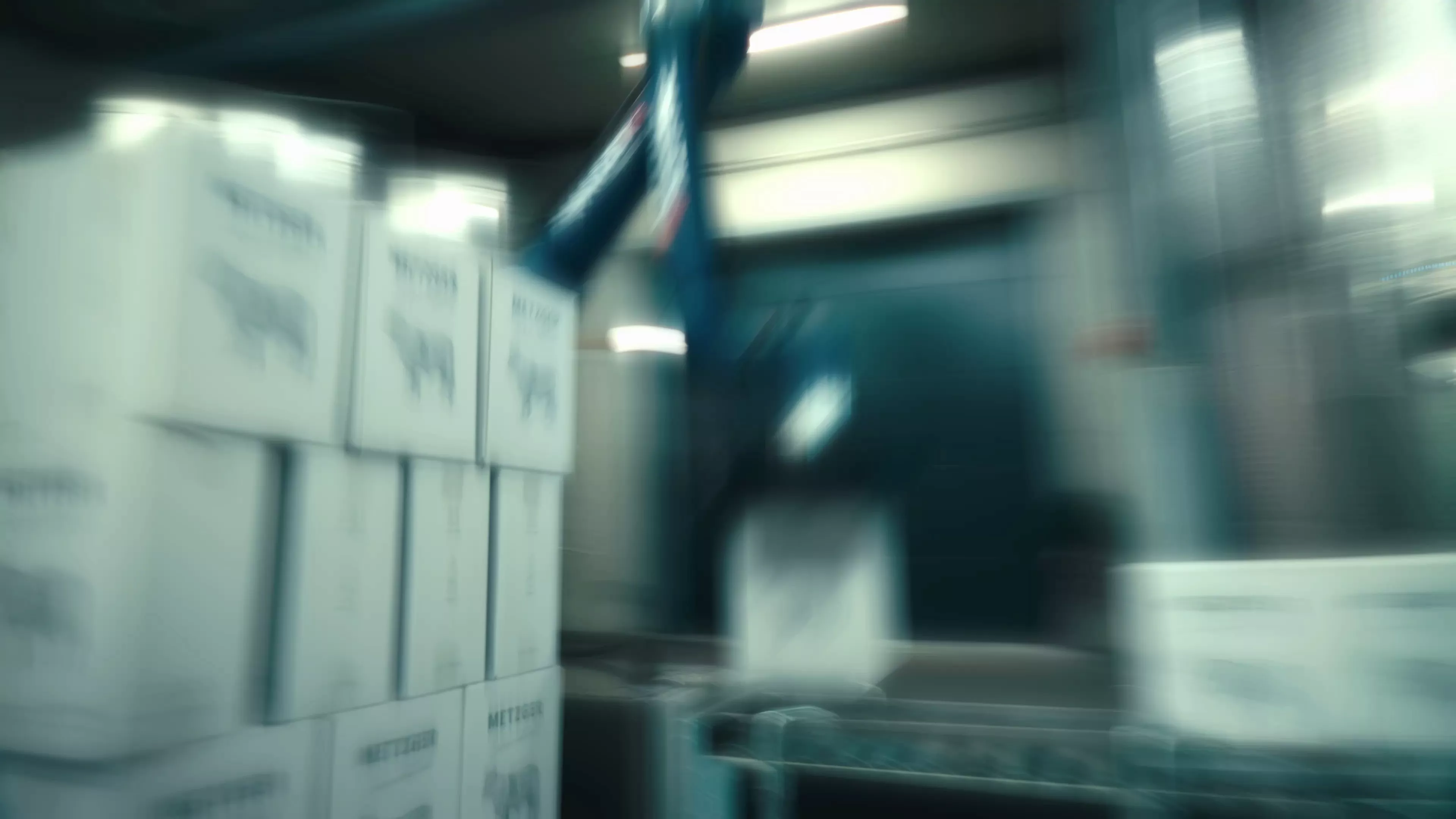 Unscharfes Vorschaubild zum PALLEXA-Video: Roboterarm beim Palettieren von Kartons